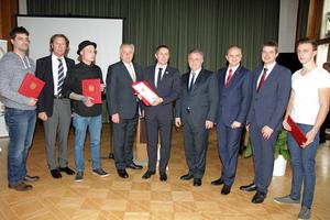 Junge ehrenamtlich Tätige vor den Vorhang geholt