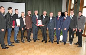 Junge ehrenamtlich Tätige vor den Vorhang geholt