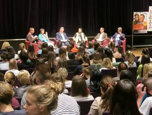 Schuldiskussionen an den Schulen im Finale