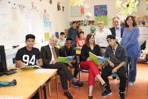 Tausende Schulbücher für minderjährige Flüchtlinge