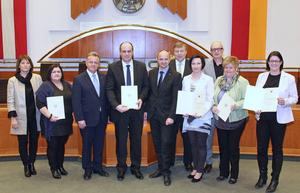 Gruppenfoto zur Auszeichnung von besonderem Engagement und Schulsport