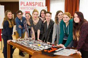 Vorstellung des "Planspiel Wirtschaft" bei einer Pressekonferenz