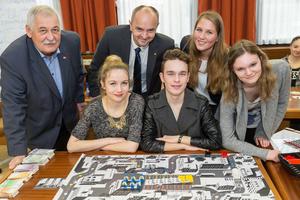 Vorstellung des "Planspiel Wirtschaft" bei einer Pressekonferenz