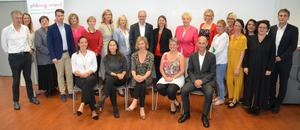 LA Verena Dunst und Bildungsdirektor Heinz Josef Zitz bei der Zertifikatsverleihung / © PH Burgenland