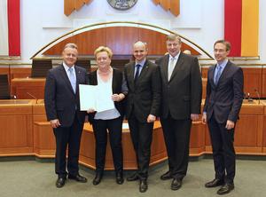 Gruppenfoto zur Auszeichnung von besonderem Engagement und Schulsport