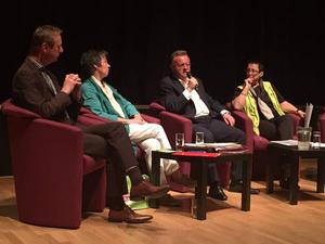 Schuldiskussionen an den Schulen im Finale