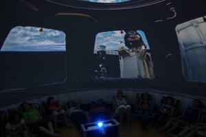 Innenansicht des Indoor-Planetarium