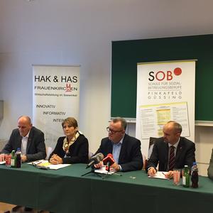 Bürgermeister von Frauenkirchen, Josef Ziniel; HRin LSIin Mag.a Helene Schütz-Fatalin; LH Hans Niessl; Amtsführender Präsident des Landesschulrates für Burgenland, Mag. Heinz Zitz
